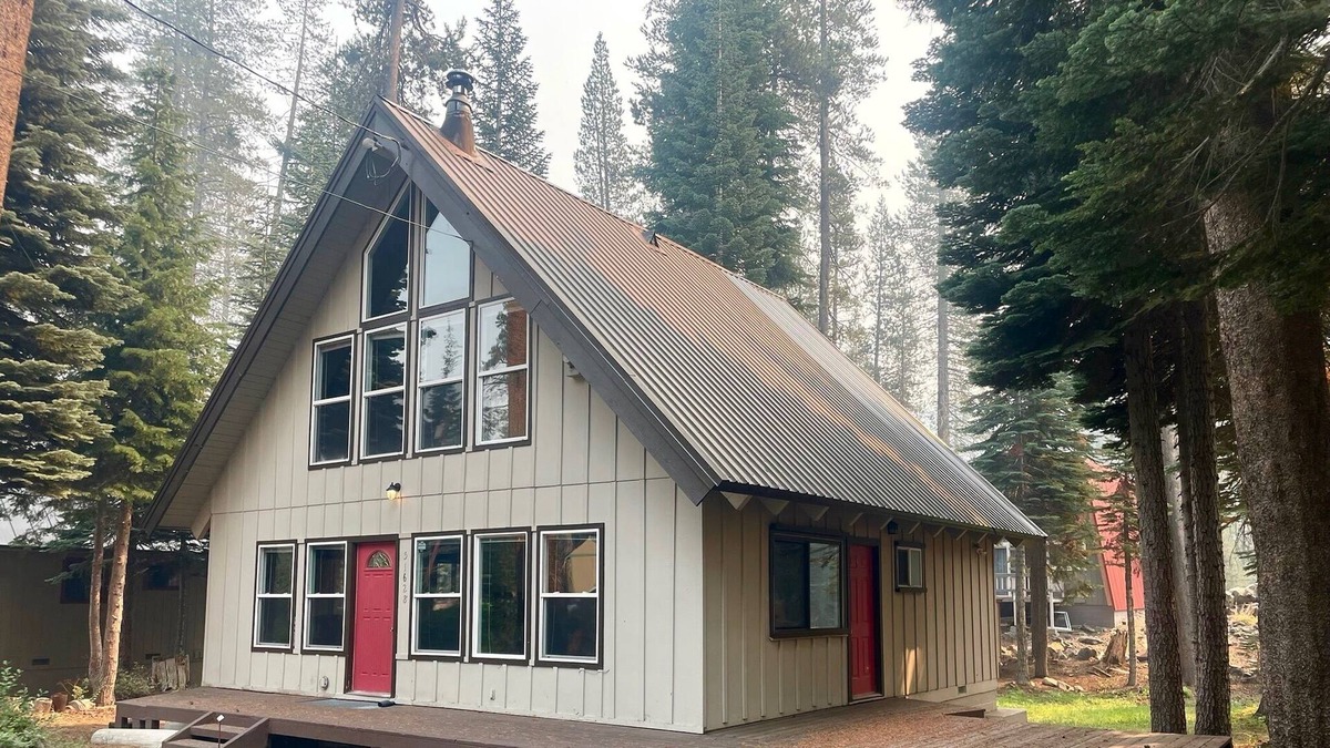 Pla-Vada Woodlands Cabin | Cozy Ski Chalet in Soda Springs - wood stove, dog friendly, great for families