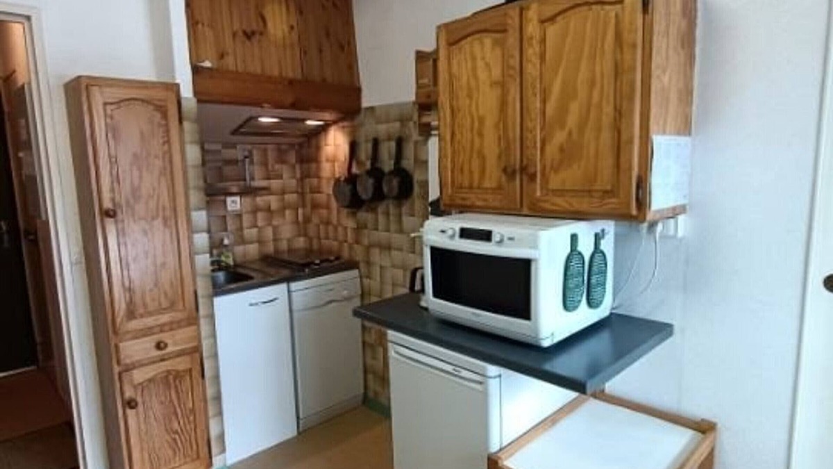 Arette Apartment | Cozy Ski-In/Ski-Out Apartment for 6 with Balcony, Ski Locker, and Free Parking