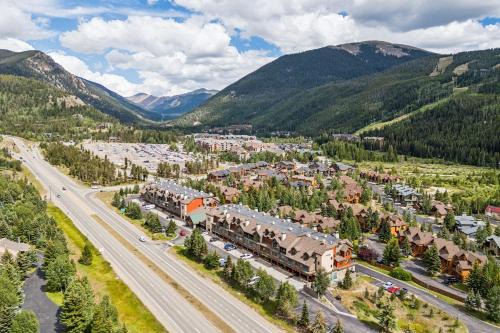 Mountain House Apartment | Cozy Ski-In Ski-Out Condo with Heated Pool