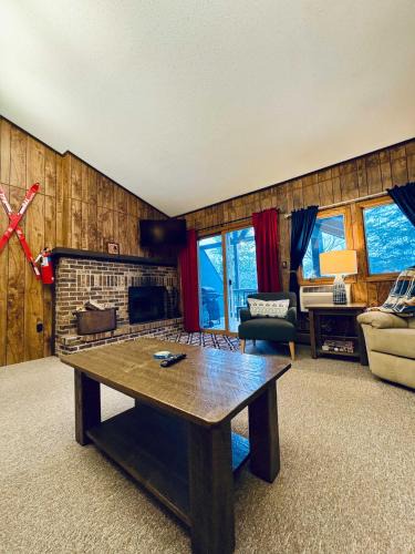 Bessemer Villa | Cozy Ski Lodge Condo I Alpen Villas at Powderhorn Mountain