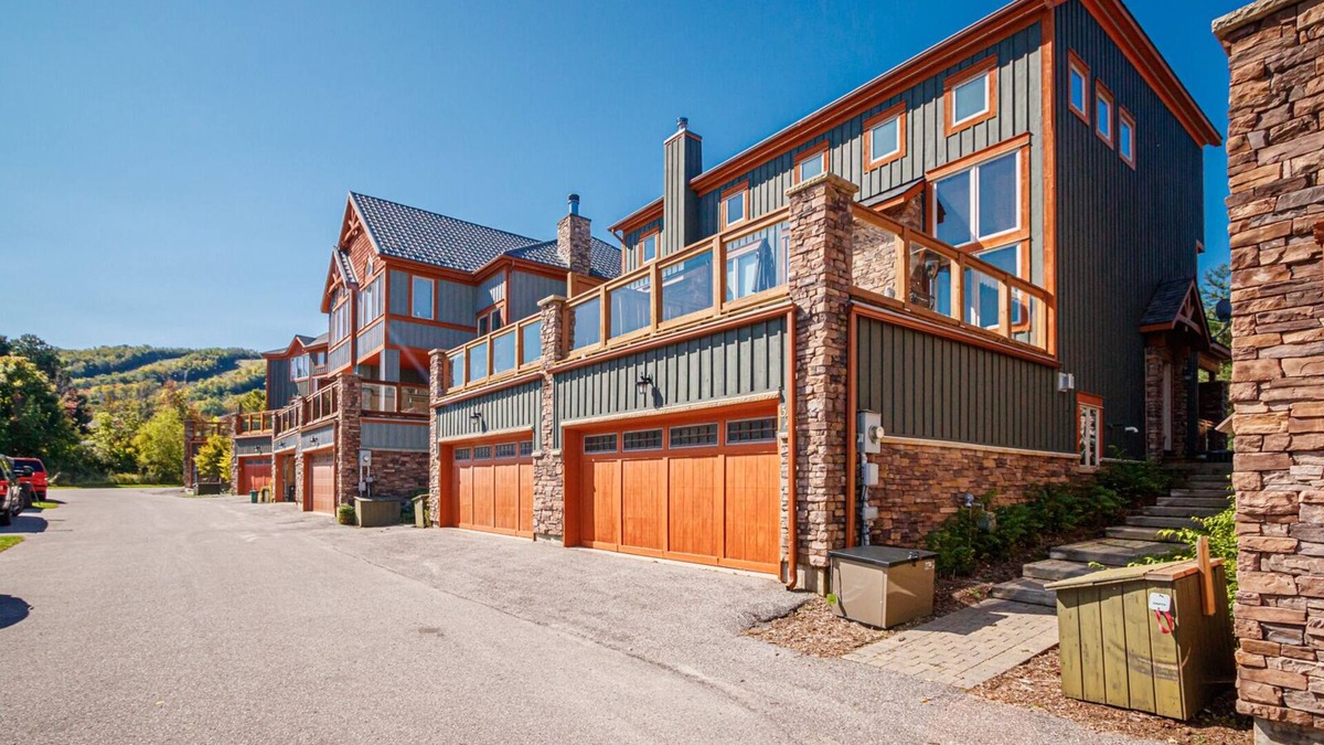 Craigleith Cottage | ✨Cozy Ski Retreat Cottage at The Base of Blue Mountain✨