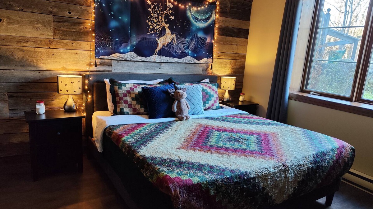 Mont-Tremblant Condo | Cozy ski retreat on Mont tremblant w/artist studio (Pet-Friendly!)