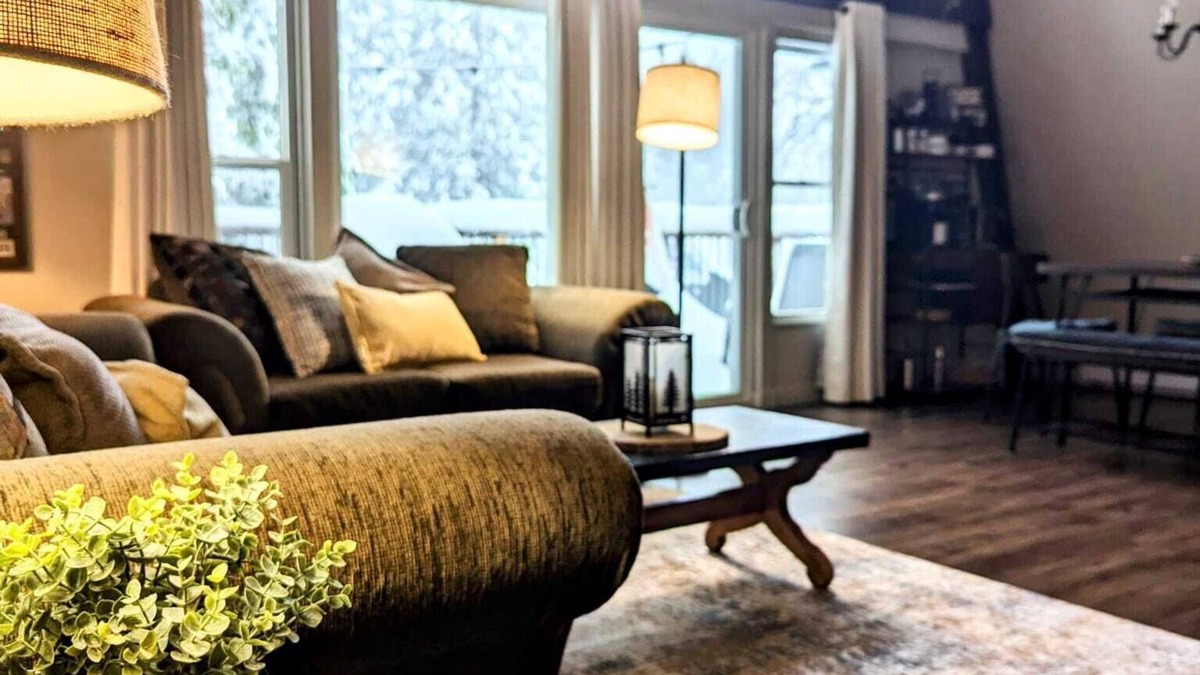 Long Barn Cabin | Cozy Ski Retreat in Cold Springs w/Projector & PS4! Dodge Rdg 7mi/Pinecrest 5mi