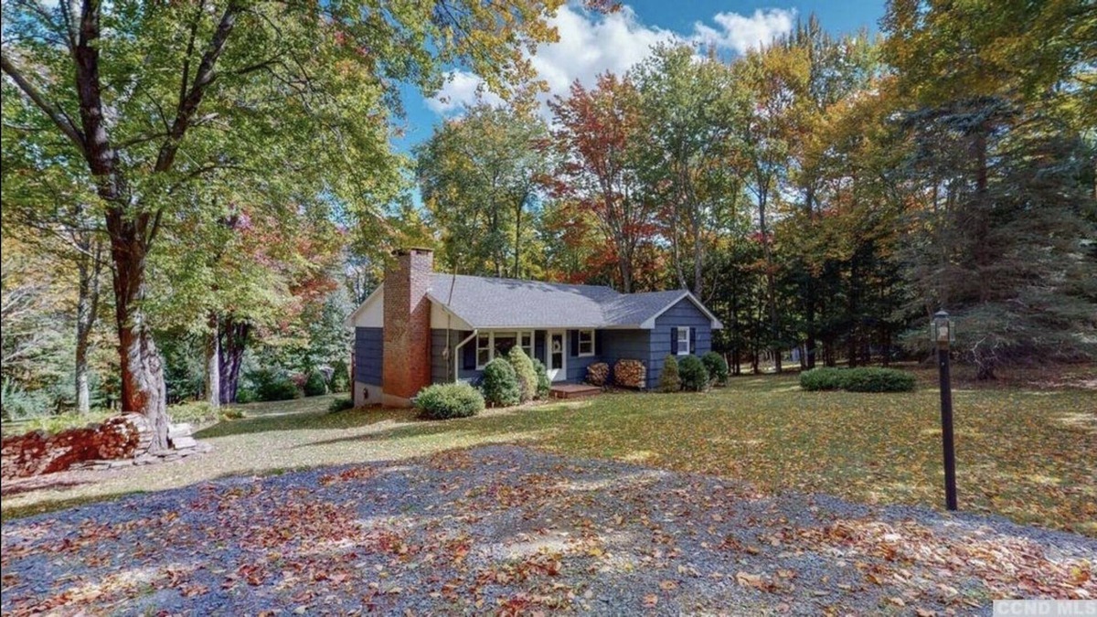 Jewett House | Cozy Ski retreat in the heart of the Catskills- w/ brand new fire pit! (Oct 21)