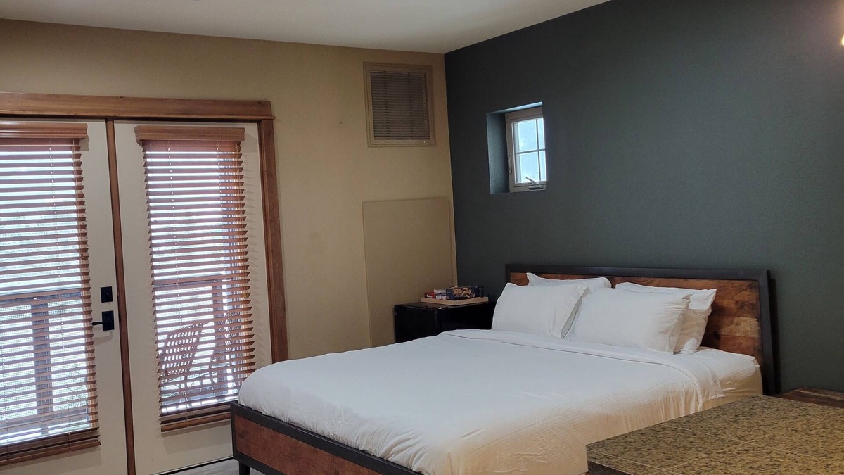 Kellogg Condo | Cozy Slope Studio