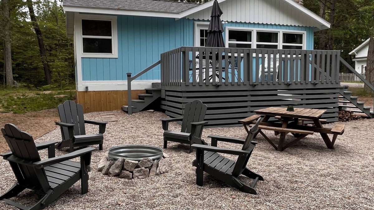East Tawas Cabin | Cozy Small Cabin just a 2 minute walk to Lake Huron with a beautiful beach.