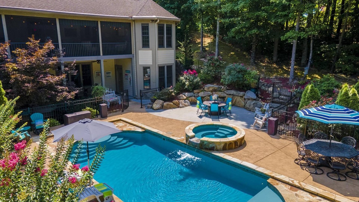 Sevierville House | Cozy Smoky Mountain Retreat Saltwater Pool Hot Tub Sleeps 6-Perfect Getaway!
