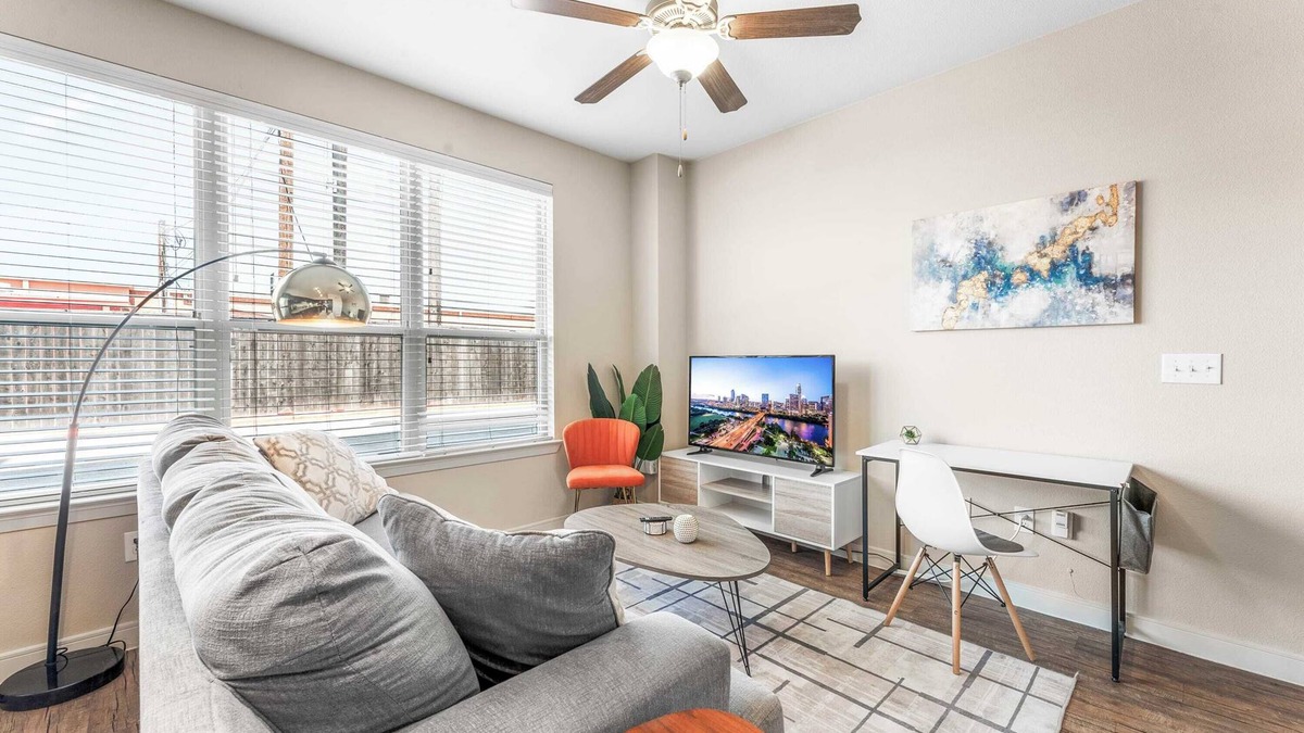 Pleasant Valley Apartment | Cozy SoCo 1BR King Suite w/GymPickleballLaundry