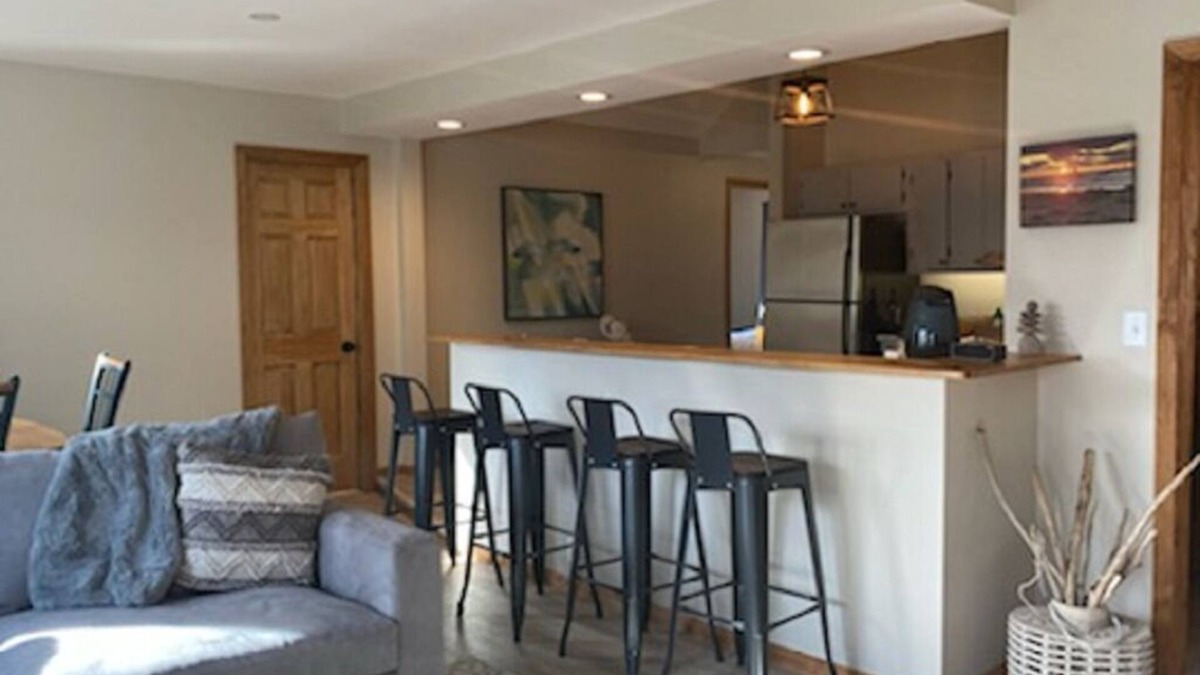 South Haven Cottage | Cozy South Haven Cottage. Short walk to beach. Family and pet friendly!