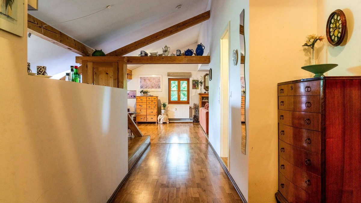 Munchen District Apartment | Cozy, spacious attic studio, only 24 KM from Munich center