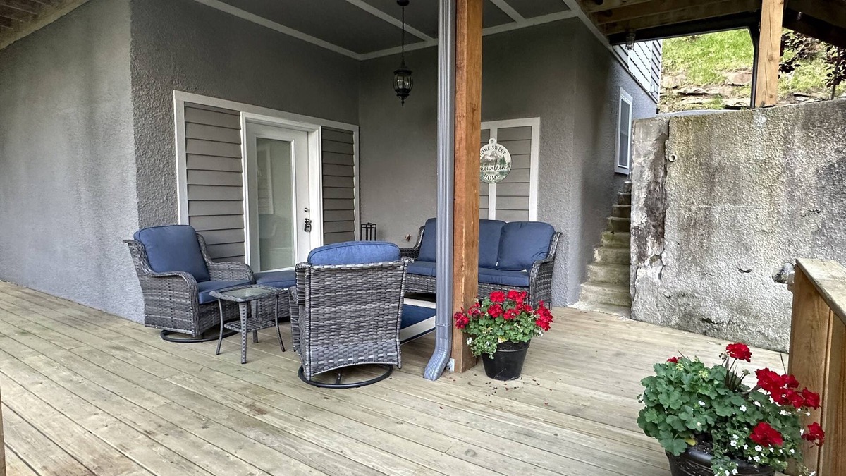Sugar Grove House | Cozy space for 2-4 people for a special get away