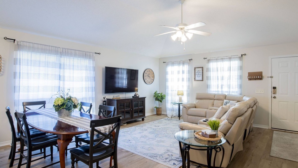 Northwest Pensacola House | Cozy & Spacious 4 bdrm Cottage in Pensacola