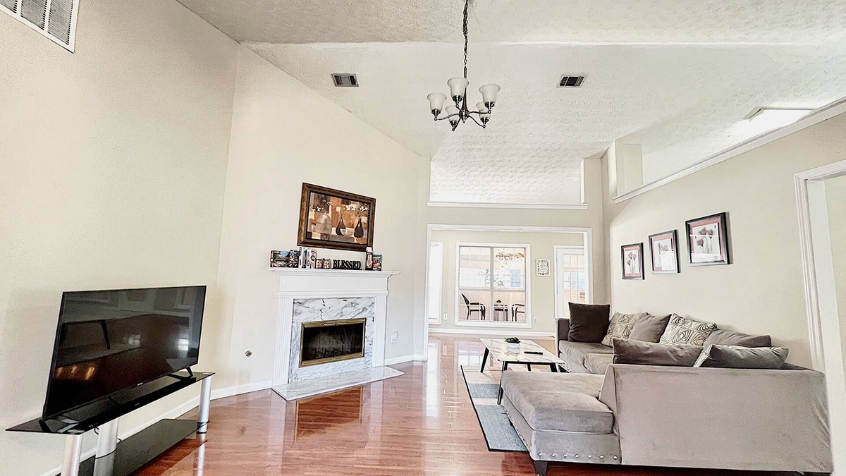 Duluth House | Cozy & Spacious 4 BR/3 Bath Sweet Home in Duluth