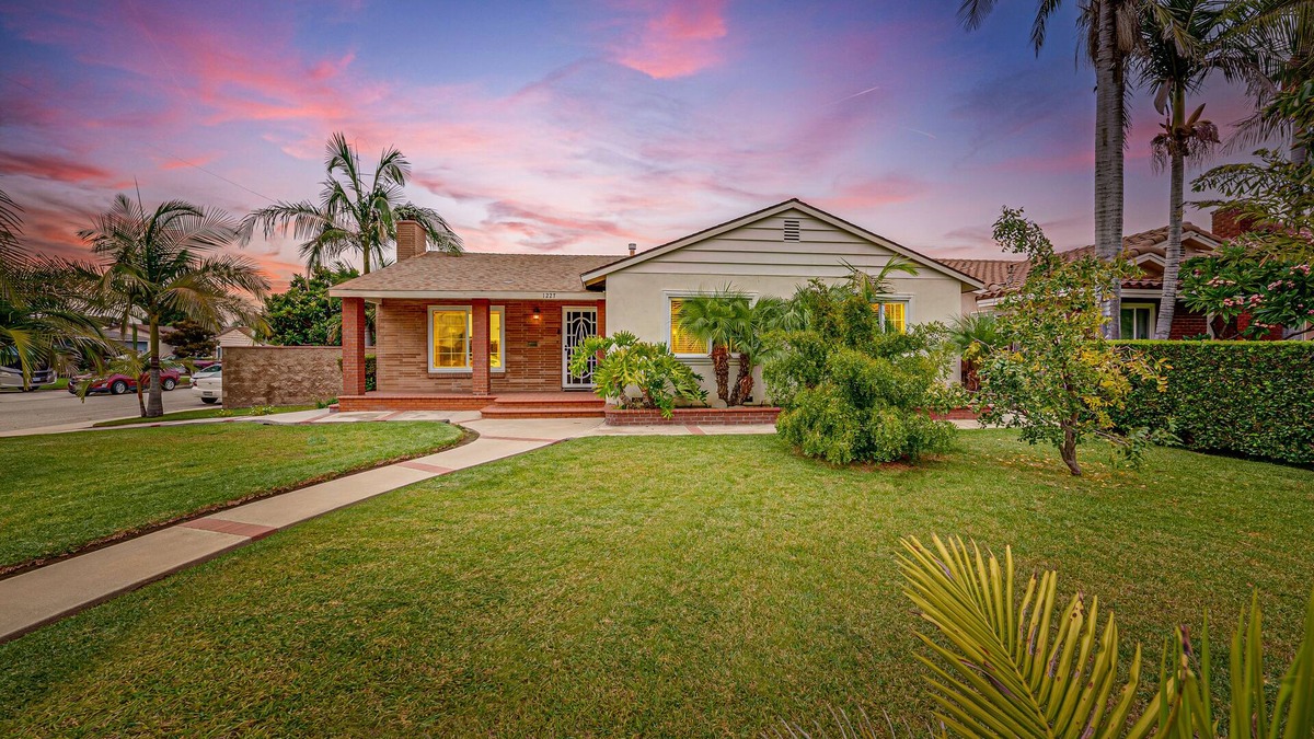 West Covina House | Cozy, spacious 4B4B house with high-speed internet near Disney
