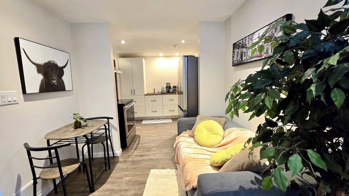Cambridge Apartment | Cozy, Spacious & Beautiful Basement suite in Cambridge near 401 Townline exit