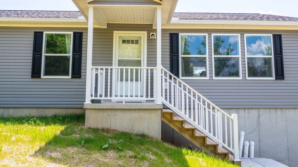 Port Matilda House | Cozy, Spacious Family Home w/Yard, Fire Pit, Grill - Pet Friendly! Near PSU