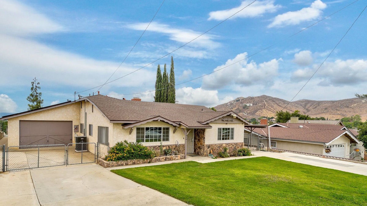 Rubidoux House | Cozy Spacious Home w/ Game Room in Riverside