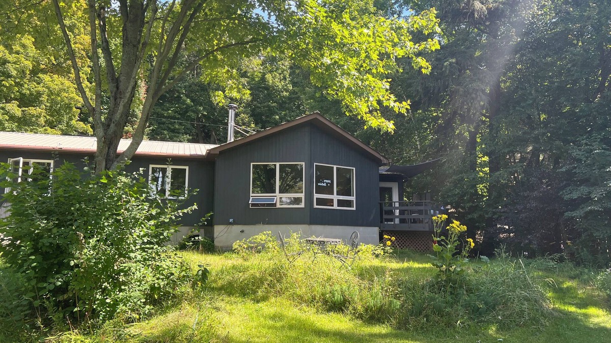 Novar House | Cozy, spacious lakeside home, less than 15 minutes to town.