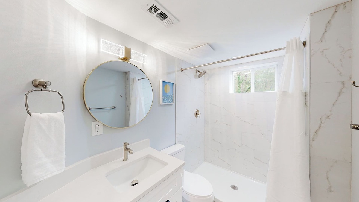 Fayetteville House | Cozy Split Level Pet Friendly Monthly Rental Home