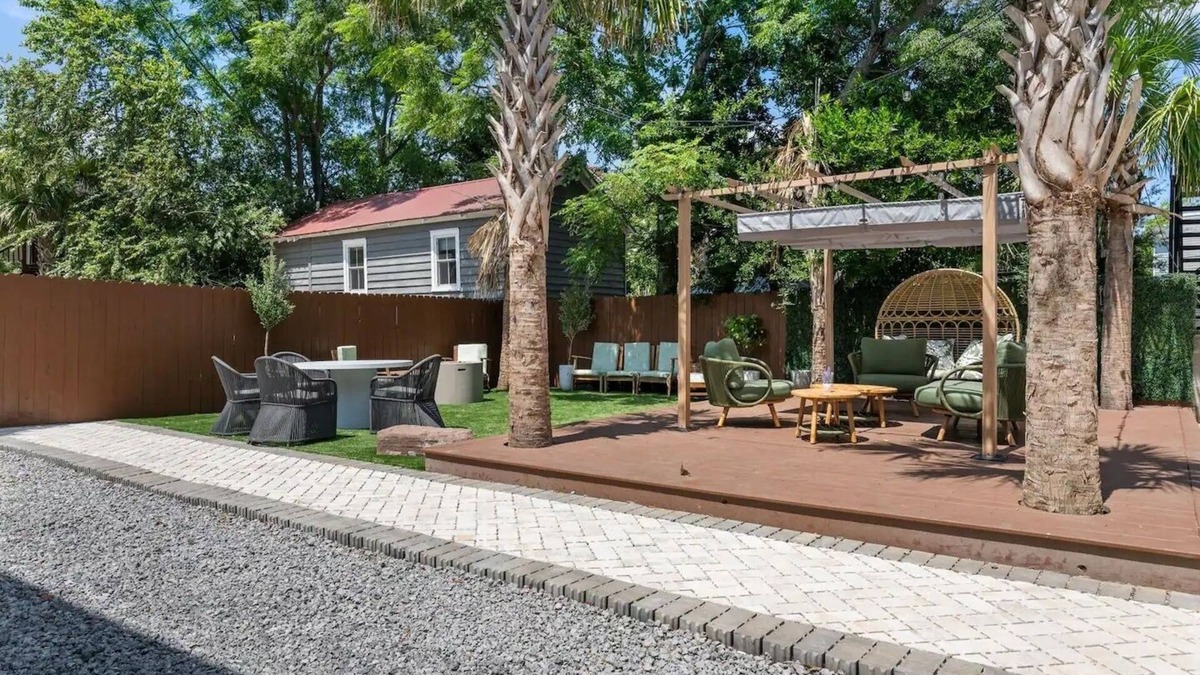 Downtown Charleston House | Cozy Stays by King Street - New Luxury Suite