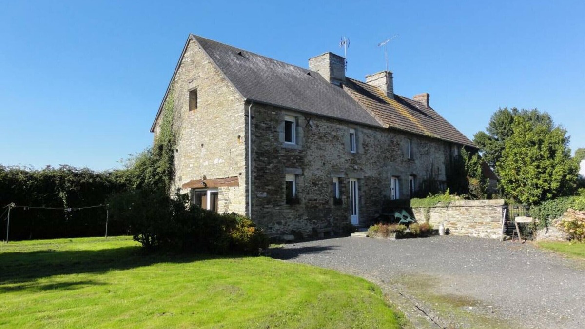 Baudre Cottage | Cozy Stone Farmhouse with Garden, Near Saint-Lô – Sleeps 4, Modern Amenities, Pet-Friendly