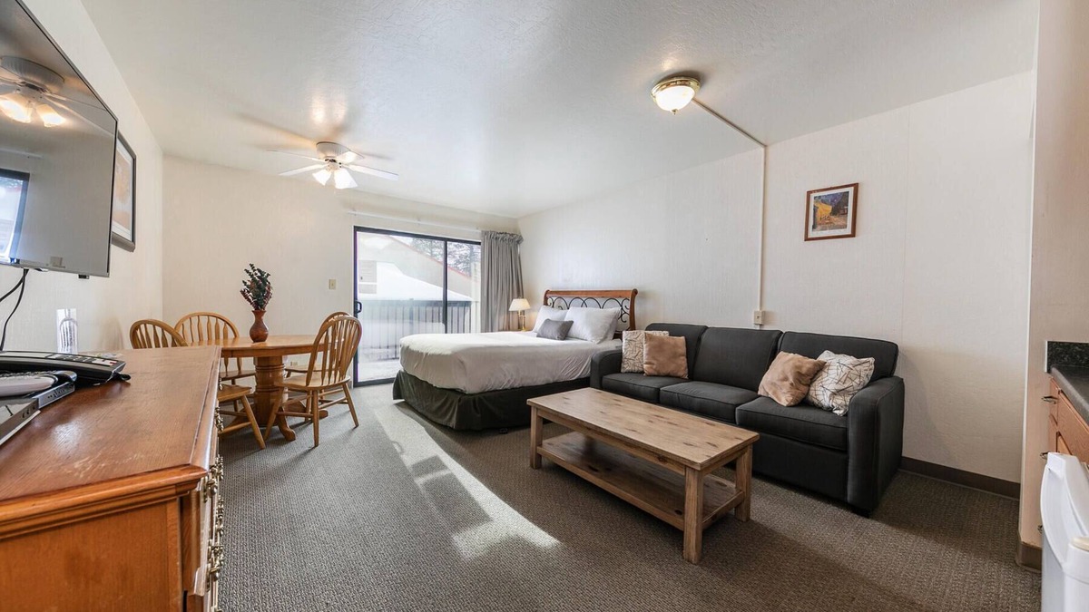 Truckee Condo | Cozy Studio #226 at Donner Lake Village