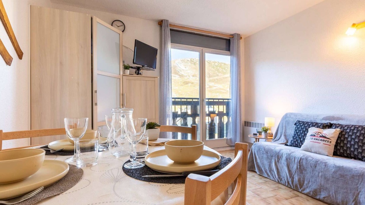 Pla d'Adet Apartment | Cozy studio at the slopes with ski storage and parking, no pets allowed