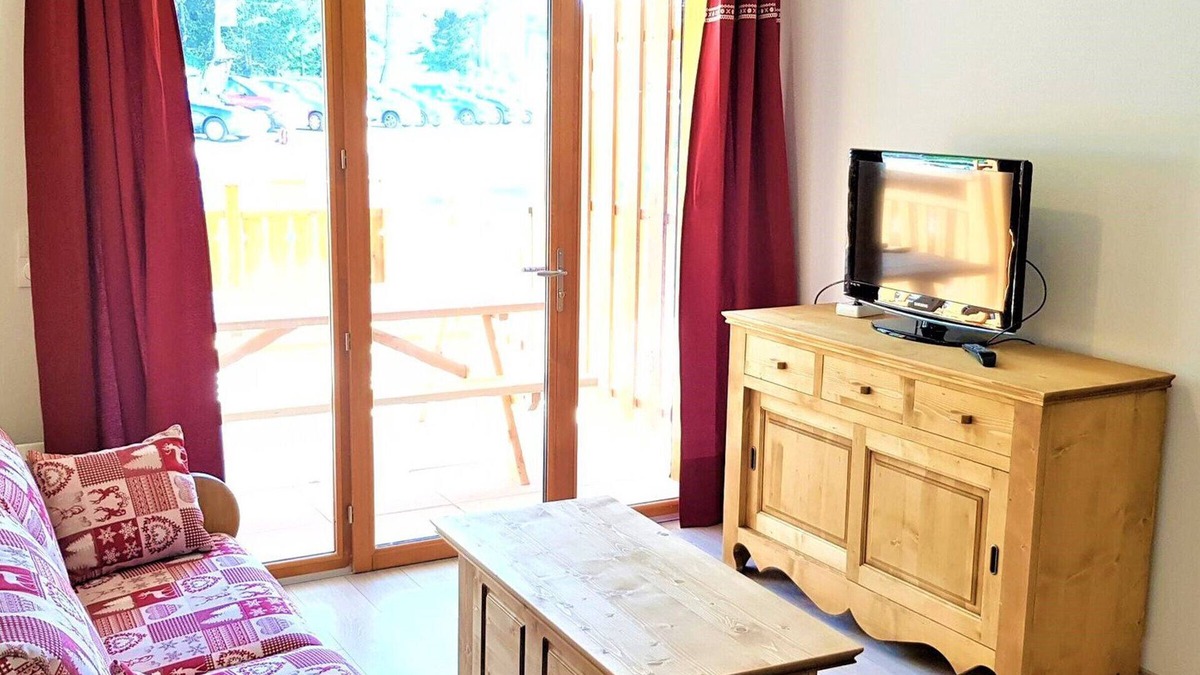 La Joue du Loup Apartment | Cozy Studio Cabin for 4 at Les Chamois 2, La Joue du Loup – Ski-in/Ski-out, Near O'Dycéa Spa