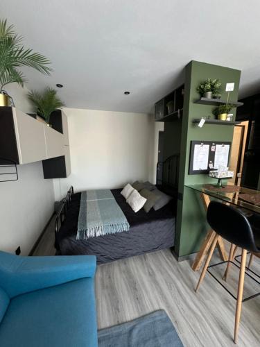 Babite Apartment | Cozy Studio Charming Spot - superb location Piņķi