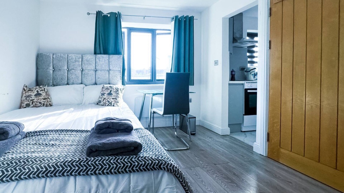 Redbridge Apartment | Cozy Studio Flat near Central London