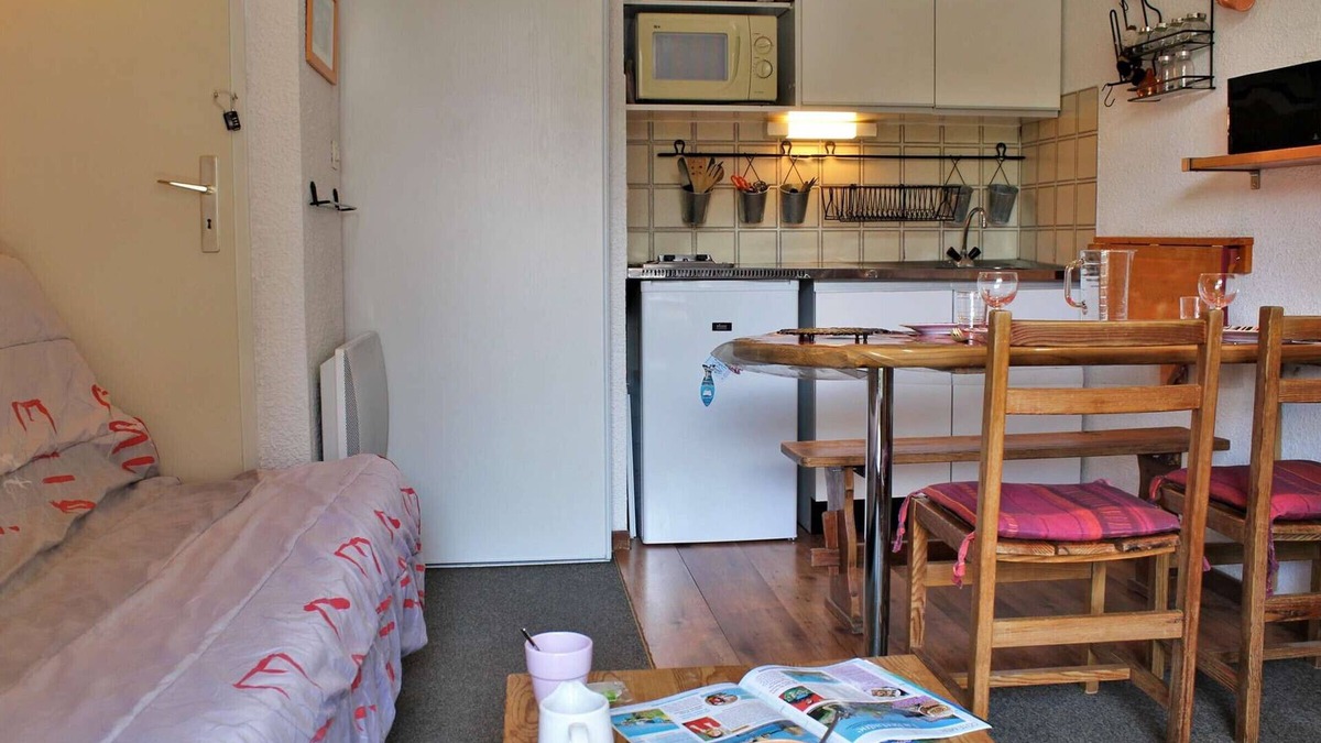 Risoul Apartment | Cozy studio for 4 in the heart of Risoul, close to shops and slopes