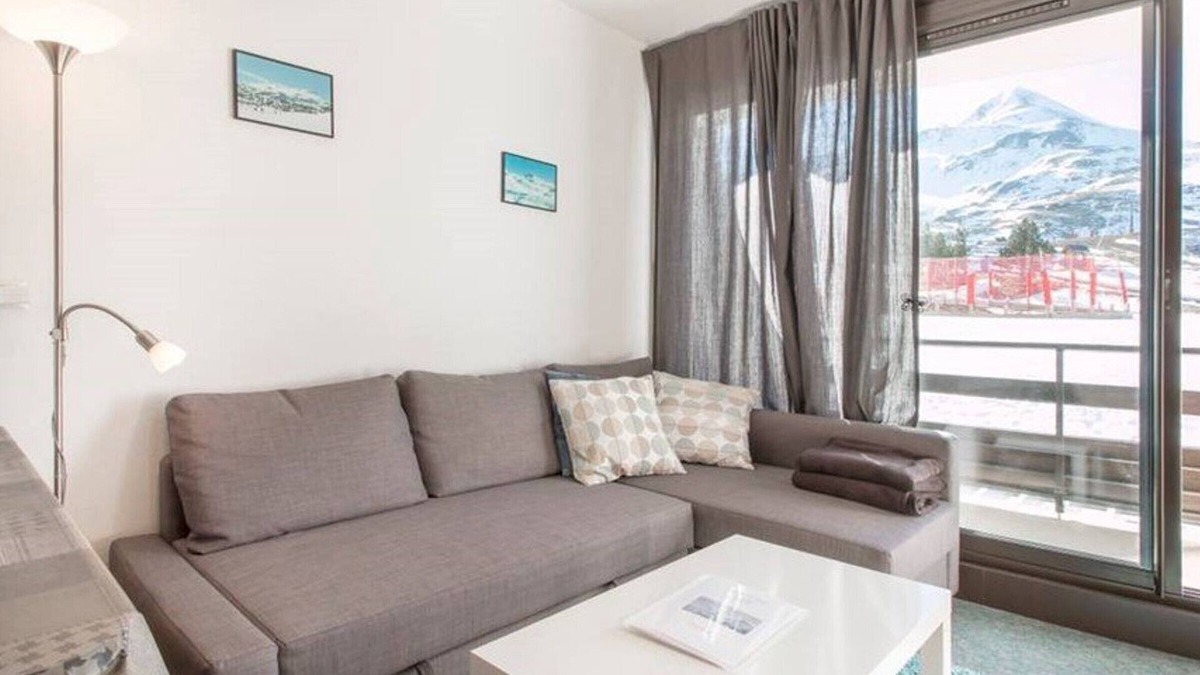 Arette Apartment | Cozy studio for 4 with balcony and Wi-Fi, direct access to slopes