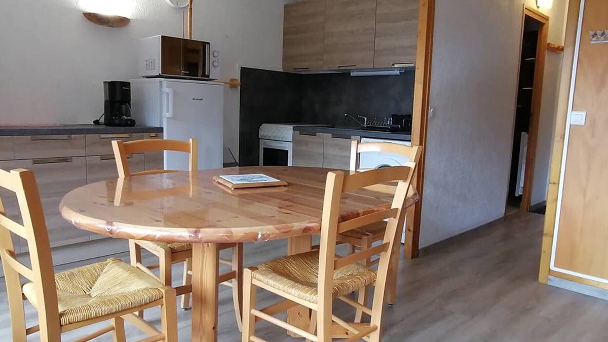 Saint-Jean-dʼAulps Apartment | Cozy studio near slopes with pool and parking