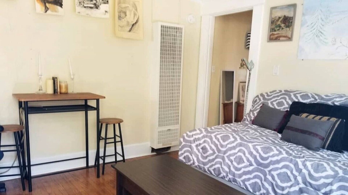Golden Hill Cottage | Cozy Studio, Great Location, Separate Entrance!