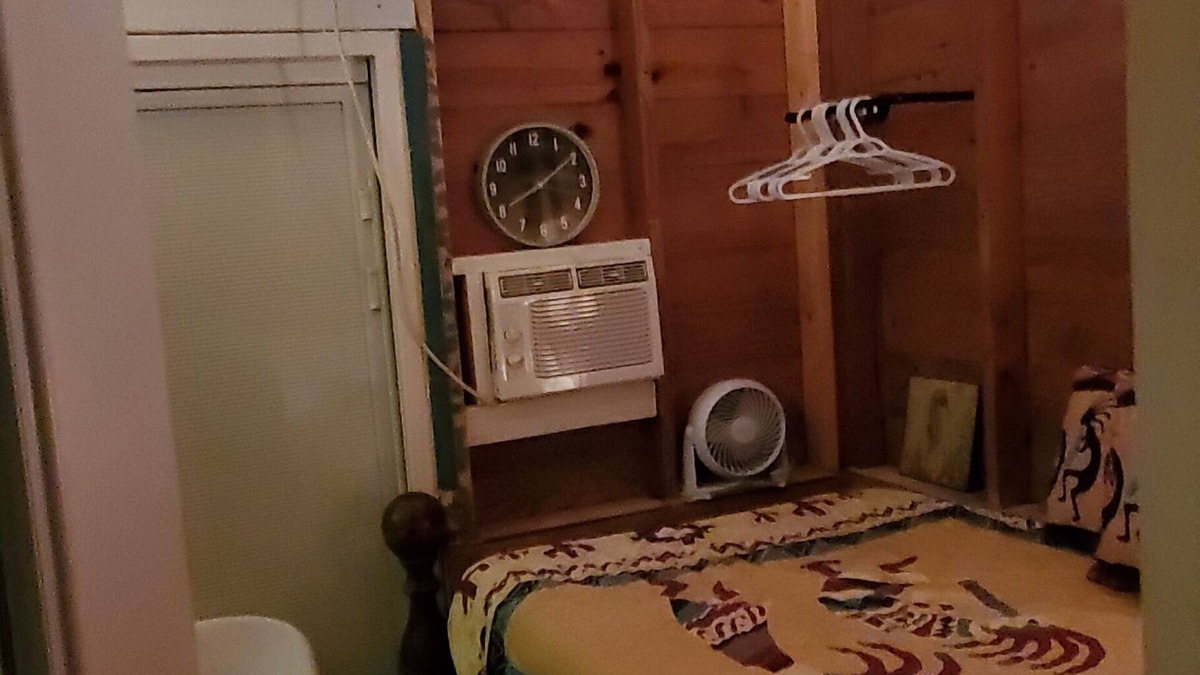 Mobile Apartment | Cozy Studio Hideaway Has Fast Wi-fi TV Garage Patio