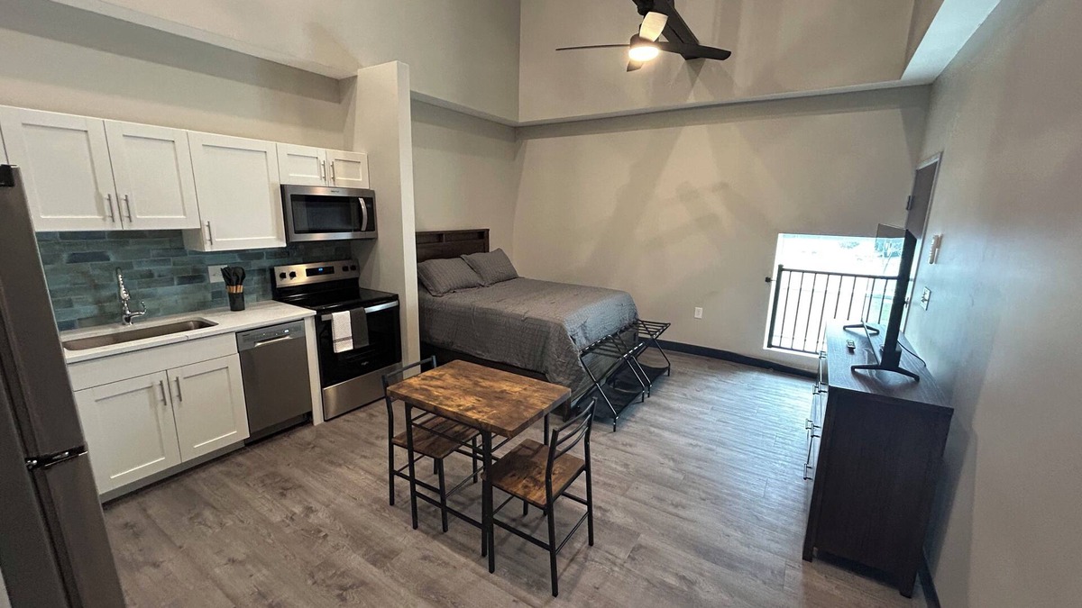 Evansville Apartment | Cozy studio in peaceful Evansville with AC, fitness room