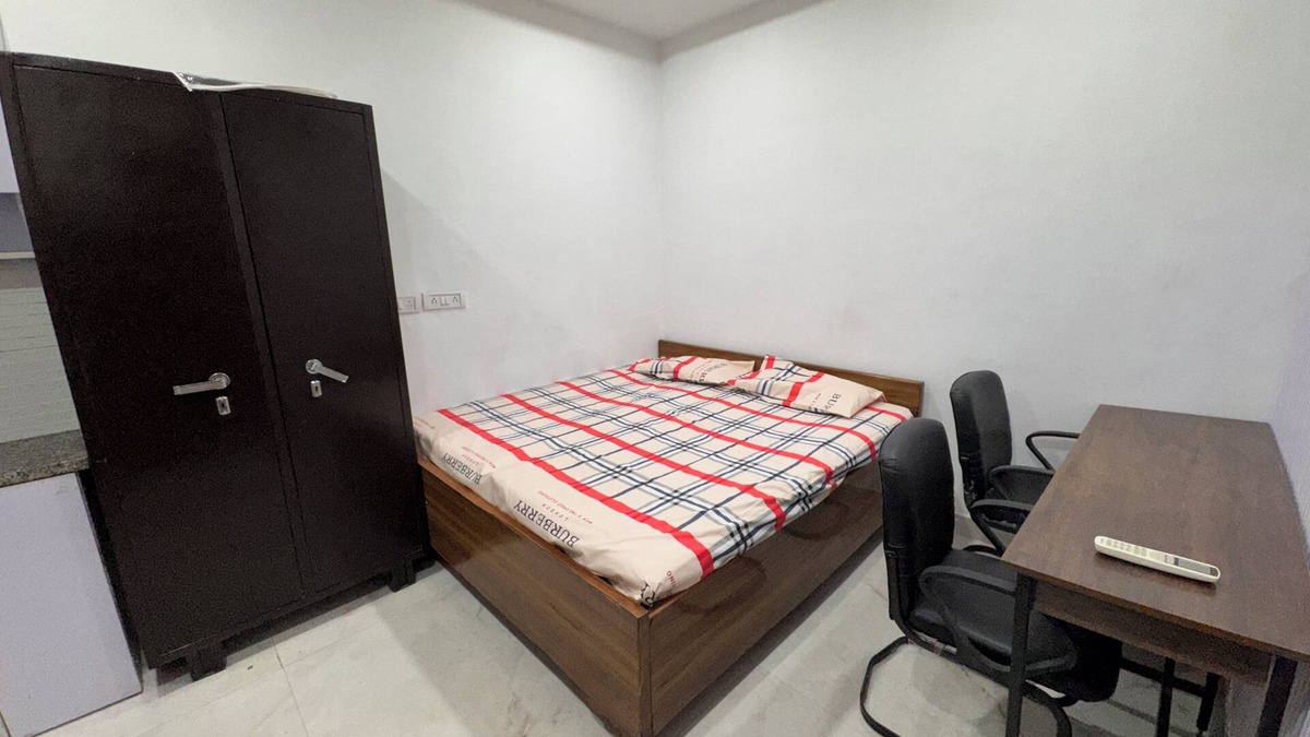 Old Rajinder Nagar Apartment | Cozy studio in tranquil New Delhi with AC