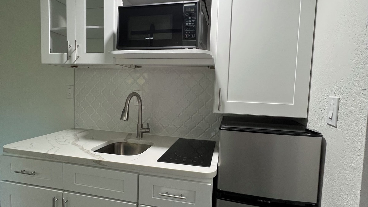 Oak Ridge Apartment | Cozy Studio minutes away from theme park, less than 5 miles from major highways