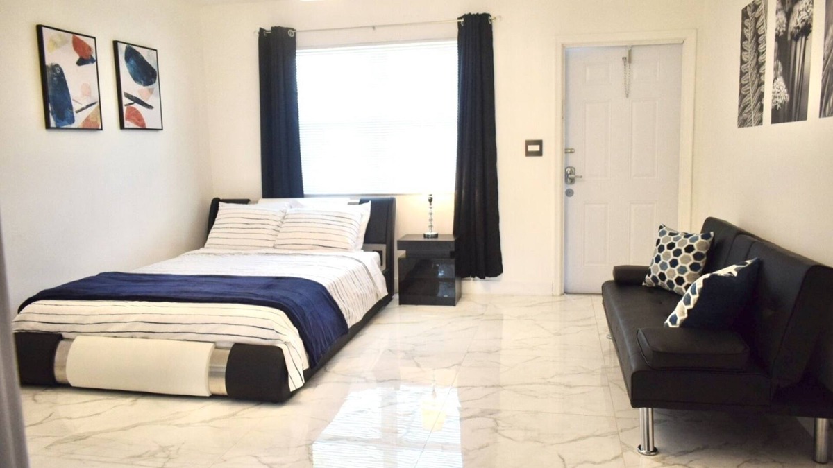 Colee Hammock Apartment | Cozy studio near Las Olas Blvr.