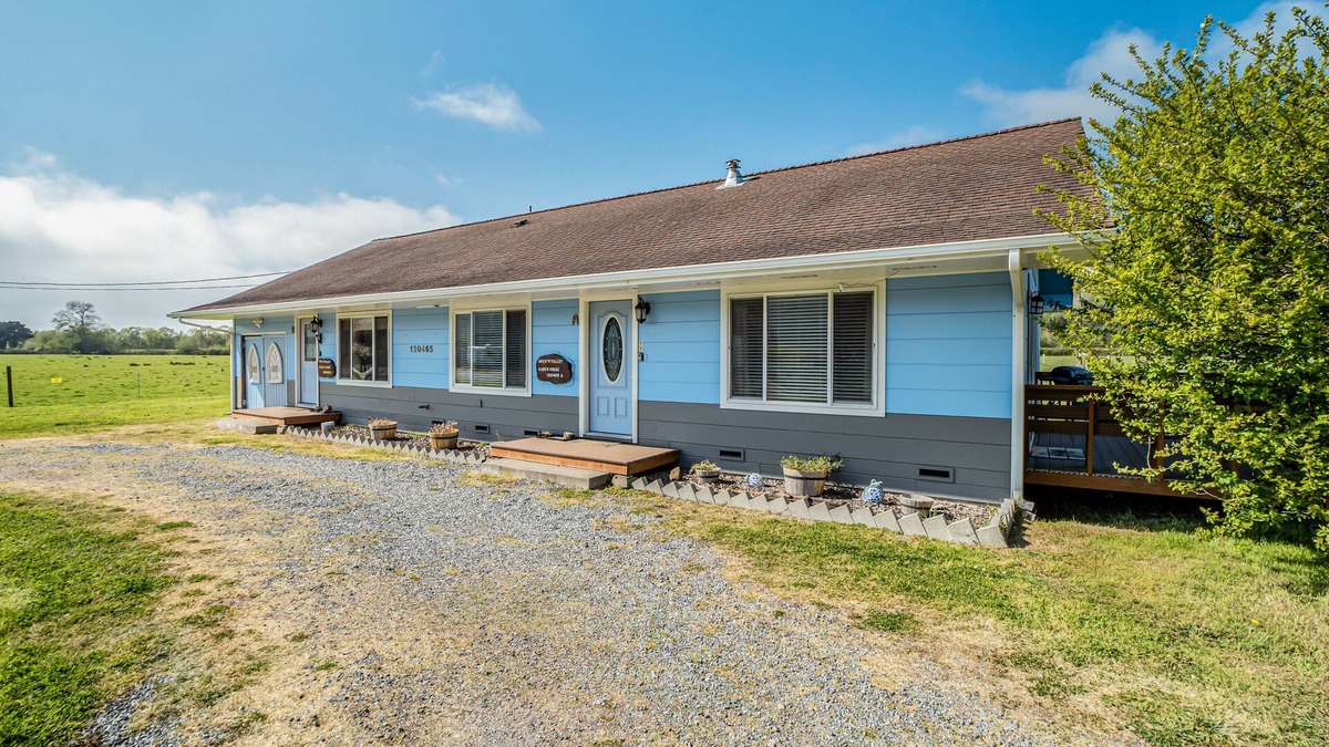 Orick Apartment | Cozy Studio on a Pasture Near Town & Parks w/ Full Kitchen & Free WiFi