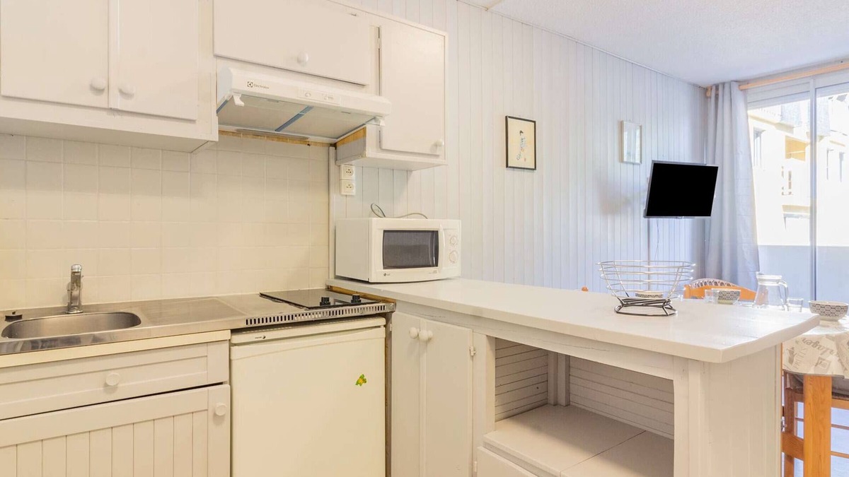 Cauterets Apartment | Cozy Studio, Sleeps 4, Near Gondola, Wi-Fi, Central Cauterets Location