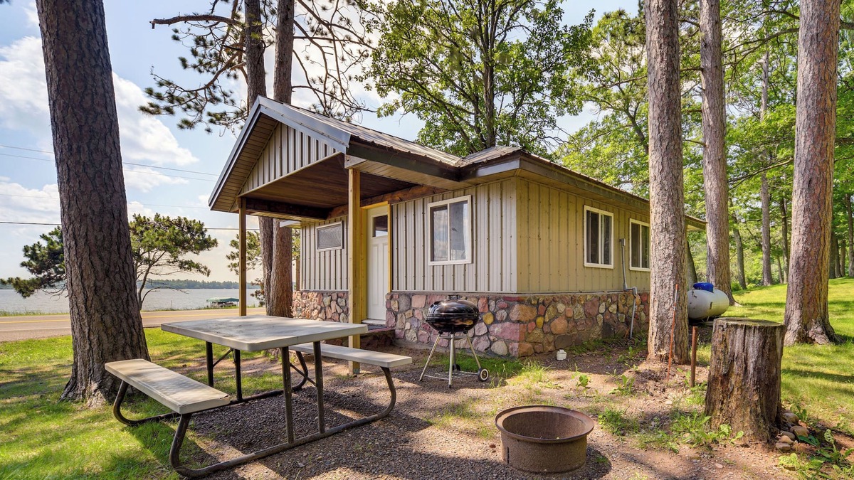 Stone Lake Apartment | Cozy Studio w/Community Docks in Stone Lake!