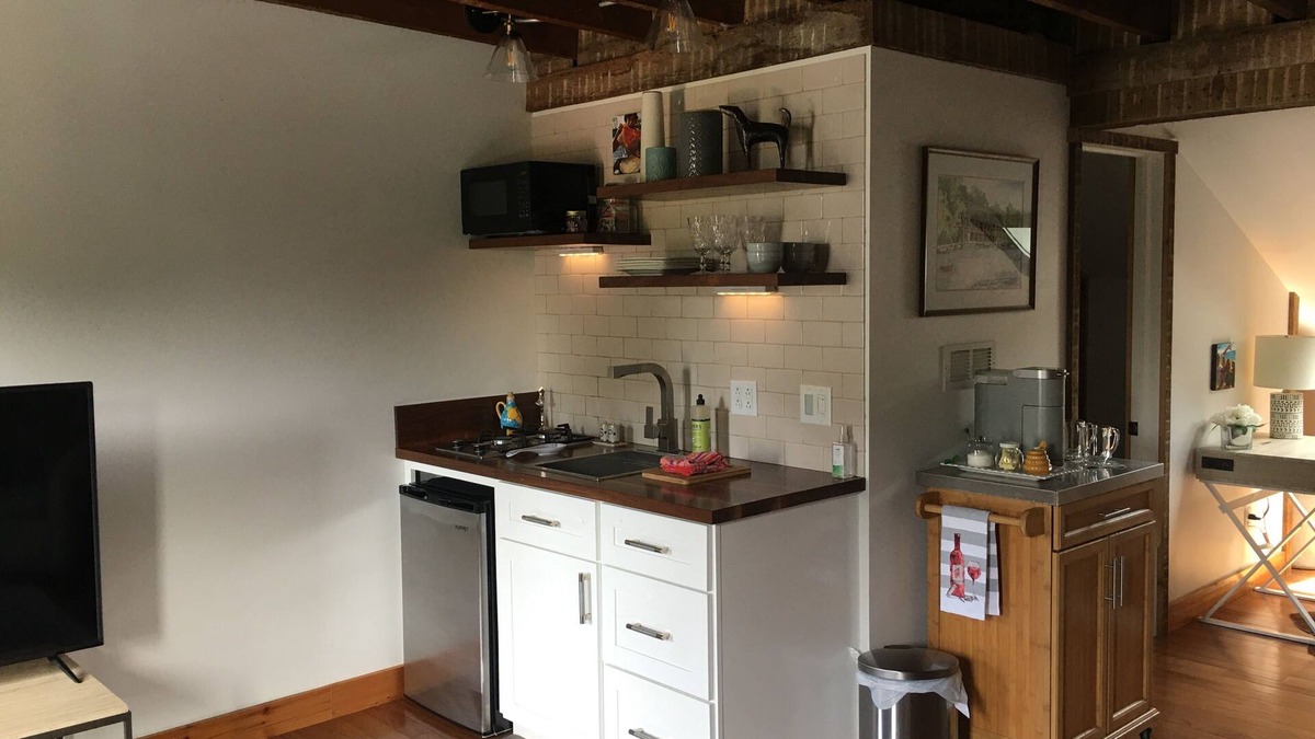 South Main Street Apartment | Cozy studio with AC and WiFi in Historic Geneva, NY.