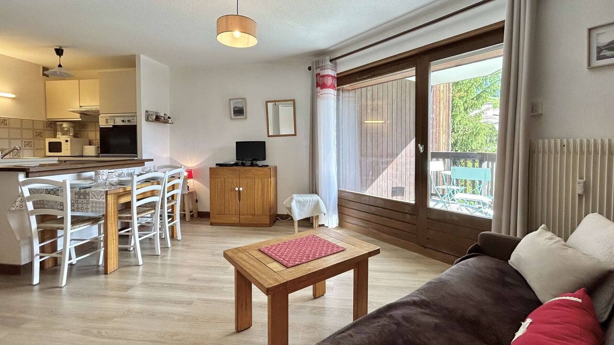 Megeve Apartment | Cozy Studio with Balcony, Near Ski Lift, Pool & Tennis, Megève - Sleeps 4