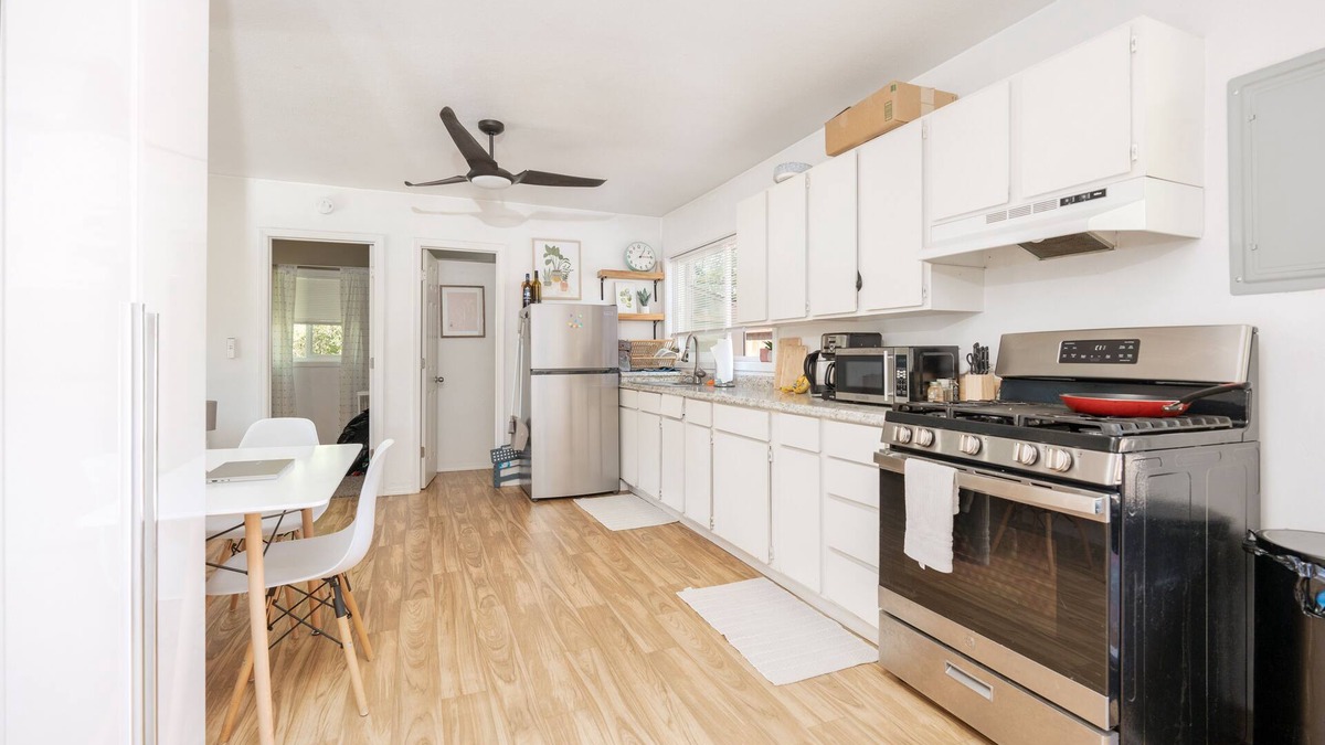 Grants Pass Apartment | Cozy studio with private fenced backyard- walking distance to hospital
