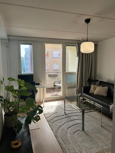 Lantinen District Apartment | Cozy Studio with Private Sauna in a Peaceful Area