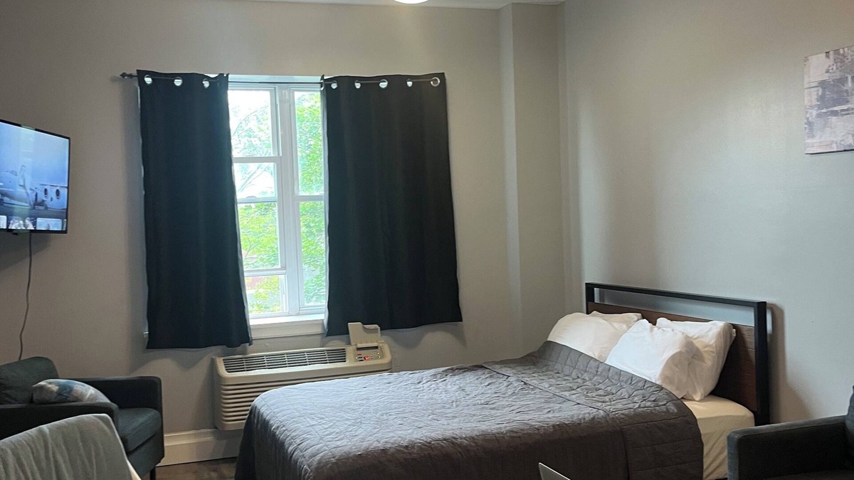 East Orange Apartment | Cozy studio with WiFi and AC