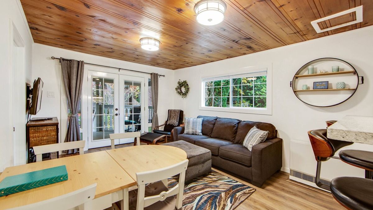 Guerneville House | Cozy & Stylish Cottage w/Hot Tub, Free WiFi, Private Washer/Dryer, & Gas Grill