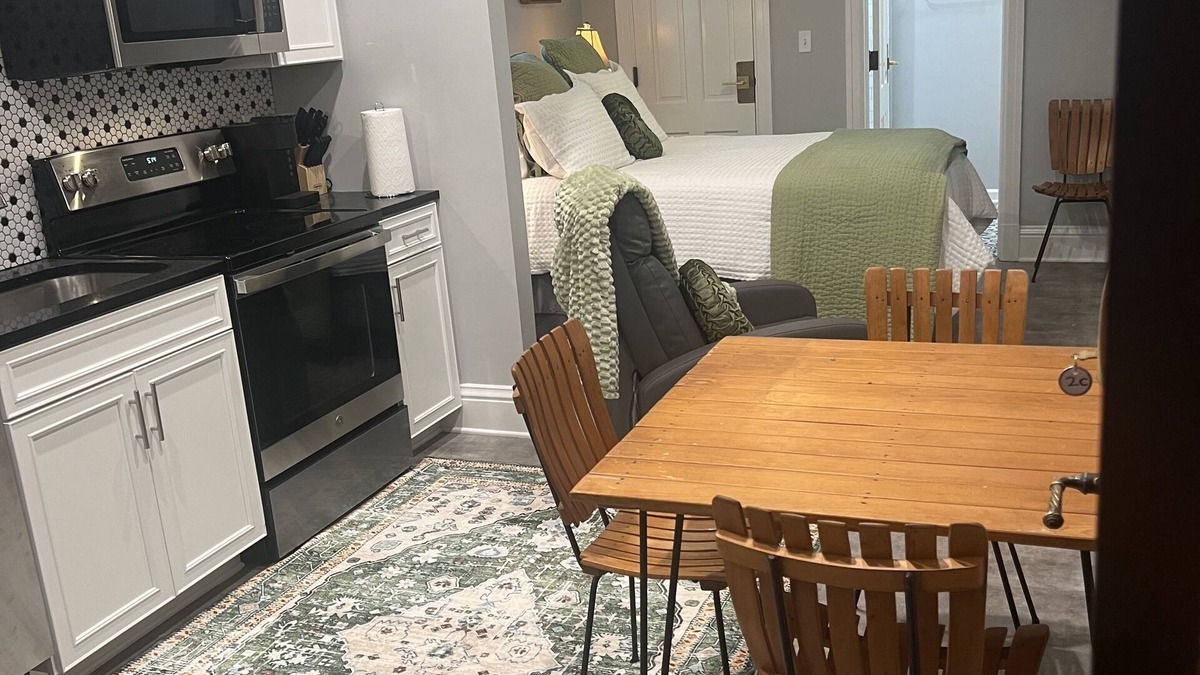 Pascagoula Apartment | Cozy Stylish Executive Studio, Great Downtown Pascagoula Location