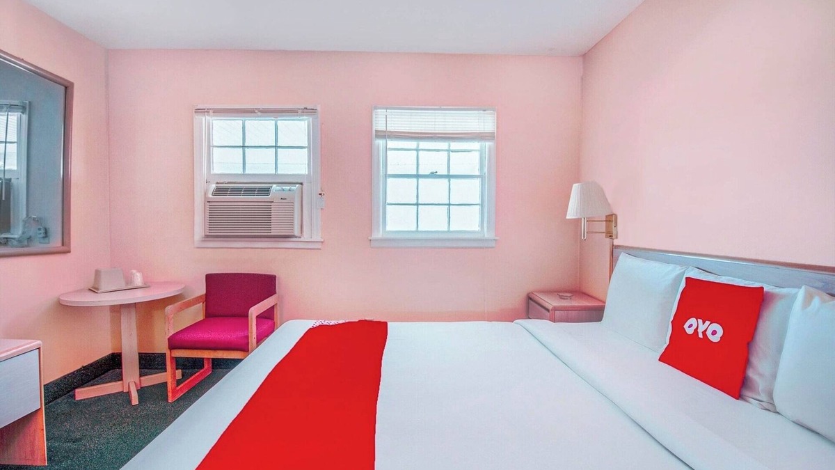 Durham Hotel | Cozy Suburban Room w/King Bed + Mini Fridge for Ultimate Relaxation